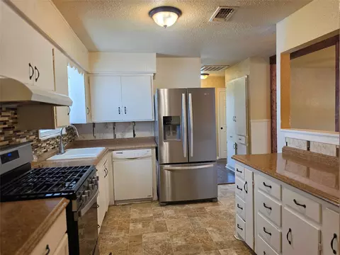 Kitchen - 509 Starkey St, Bangs, TX 76823 photo 1 of 1