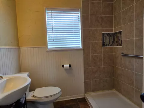 Bath - 509 Starkey St, Bangs, TX 76823 photo 1 of 1