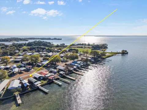 2038 Pelican Isle Dr, Kerens, TX 75144