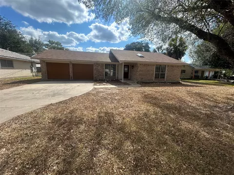 607 W Johnson St, Cuero, TX 77954