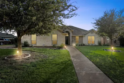 909 Princess Diana Dr, Mcgregor, TX 76657