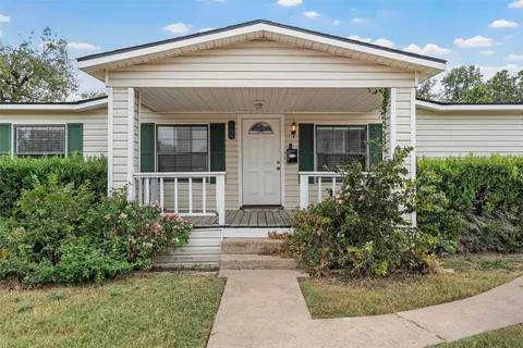 210 W 9th St, Mcgregor, TX 76657