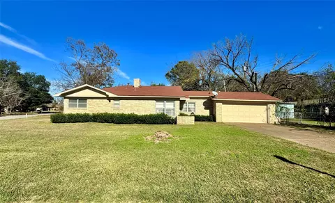 100 Poinsetta Cir, Terrell, TX 75160