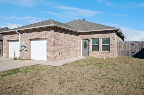 516-518 Wood Dr, Gunter, TX 75058