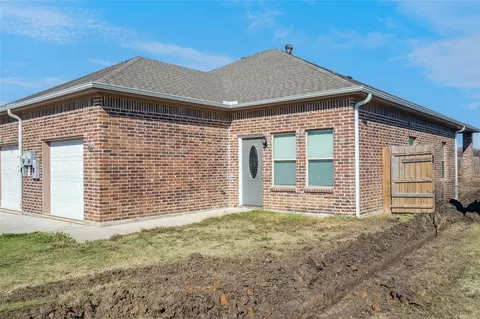 522-524 Wood Dr, Gunter, TX 75058