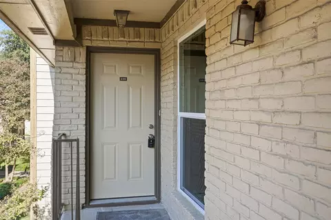 10650 Steppington Dr #236, Dallas, TX 75230