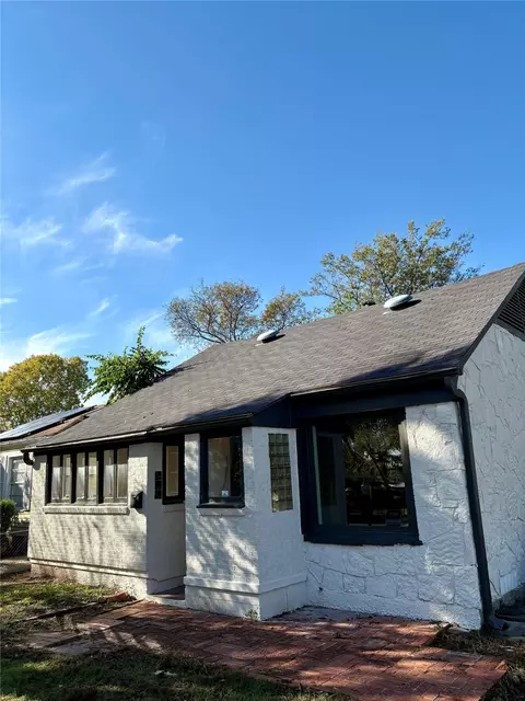 915 Hartsdale Dr, Dallas, TX 75211
