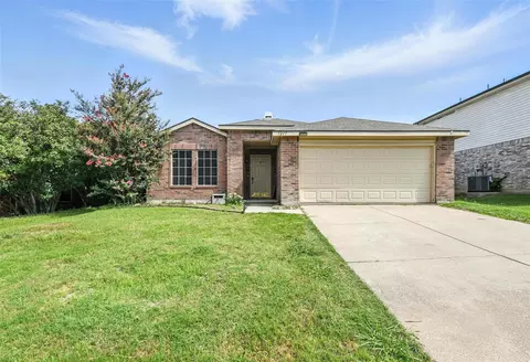 1217 Golden Sand Dr, Denton, TX 76210
