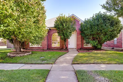 1177 Christopher Ln, Lewisville, TX 75077
