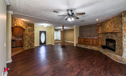 Living - 248 Timber Ln, Mansfield, LA 71052 photo 2 of 4