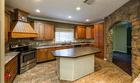 Kitchen - 248 Timber Ln, Mansfield, LA 71052 photo 4 of 6