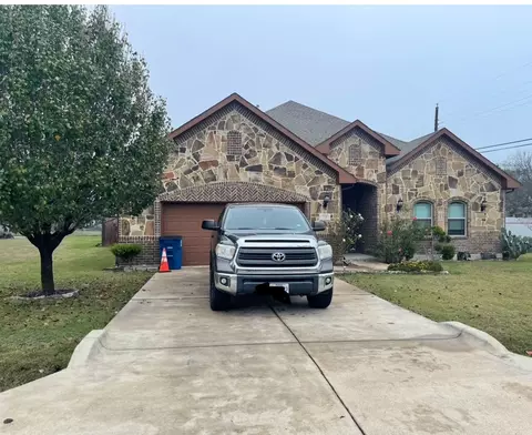 225 S Overlook Dr, Red Oak, TX 75154