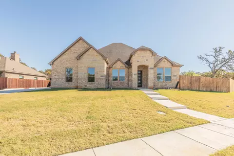 1600 Sea Breeze Ct, Azle, TX 76020