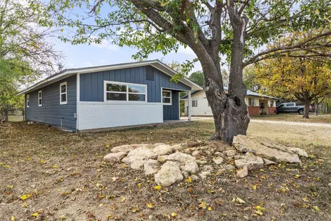 212 E 2nd St, Coleman, TX 76834