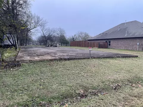 227 S Overlook Dr, Red Oak, TX 75154