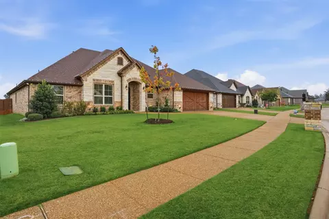 1022 Anna Cir, Granbury, TX 76048