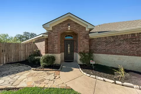 912 High Creek Dr, Euless, TX 76040