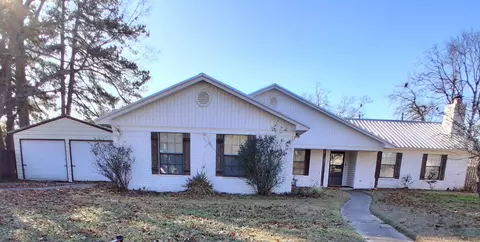 18 Kay Cir, Nash, TX 75569