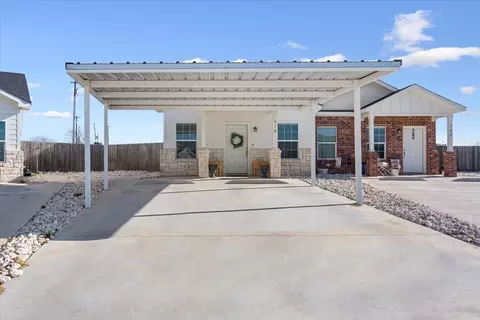 518 Alamo Ct, Mcgregor, TX 76657