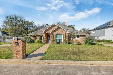 601 Hilltop Ct, Kennedale, TX 76060