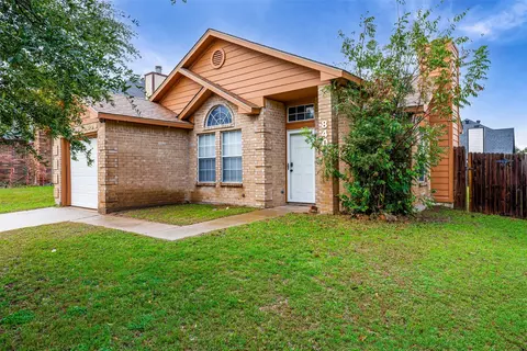 8404 Ohara Ln, Fort Worth, TX 76123
