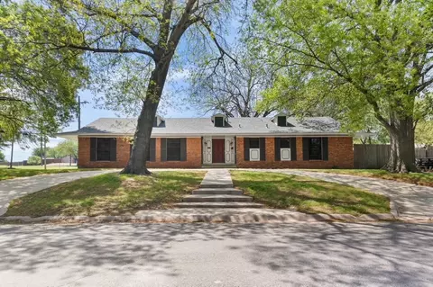 800 Western Hills Dr, Sherman, TX 75092