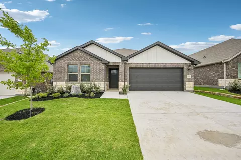 2202 Rannoch St, Sherman, TX 75092