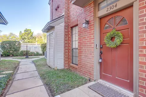 2304 Kenley St, Fort Worth, TX 76107