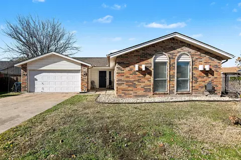 6709 Sunnybank Dr, Fort Worth, TX 76137