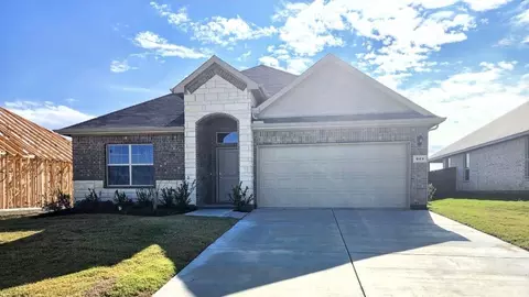 649 Harvey St, Grandview, TX 76050