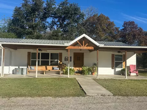 101 Twin Creek Rd, Comanche, TX 76442