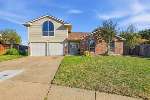 7112 Brookdale Ct, Watauga, TX 76148