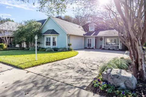 300 E Redbud Ln, Lancaster, TX 75146