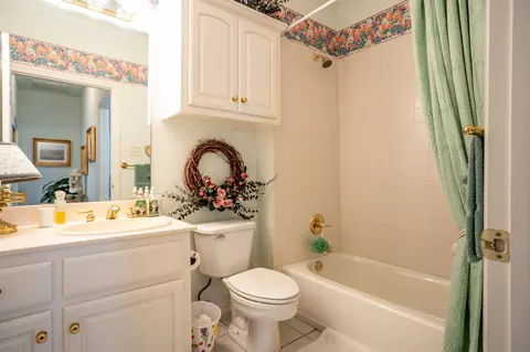 Bath - 300 E Redbud Ln, Lancaster, TX 75146 photo 4 of 4