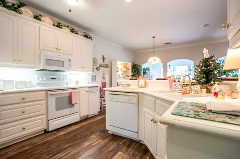 Kitchen - 300 E Redbud Ln, Lancaster, TX 75146 photo 2 of 4