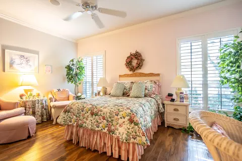 Bedroom - 300 E Redbud Ln, Lancaster, TX 75146 photo 2 of 4