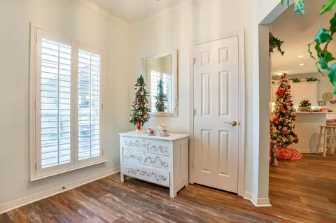 Entry Way - 300 E Redbud Ln, Lancaster, TX 75146 photo 2 of 3