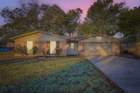 2801 Fairbrook St, Irving, TX 75062