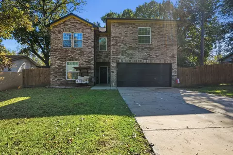 832 N Atkerson Ln, Euless, TX 76040