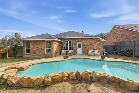 629 Tracy Dr, Azle, TX 76020