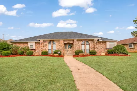 3035 Briarwood Dr, Paris, TX 75460