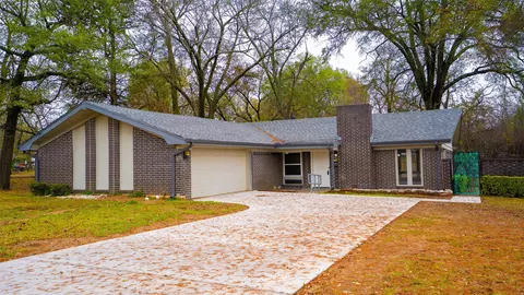 1801 Pine Bluff St, Paris, TX 75460