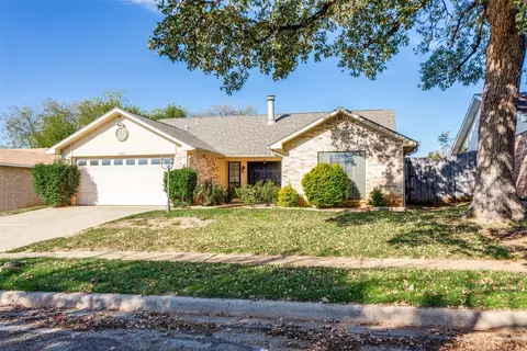 7007 Forestview Dr, Arlington, TX 76016