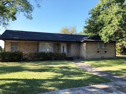 901 Downing St, Forney, TX 75126