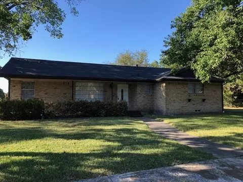 901 Downing St, Forney, TX 75126
