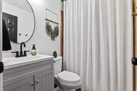 Bath - 7675 Michael Rd, Sanger, TX 76266 photo 4 of 4