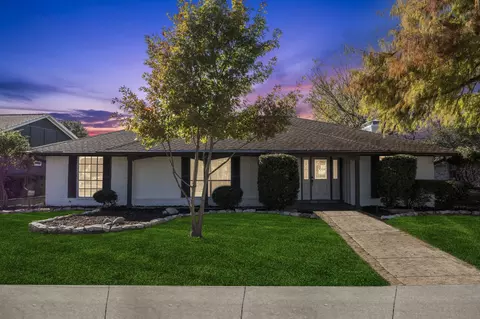 5909 Mark Ln, Rowlett, TX 75089