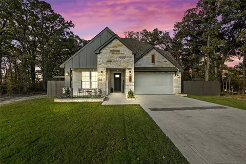 105 Water Oak Rd, Trinidad, TX 75163