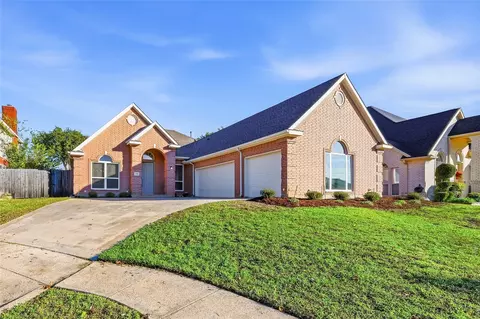 506 Castlerock Cir, Grand Prairie, TX 75052
