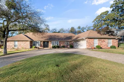 820 Newport Rd, Fort Worth, TX 76120